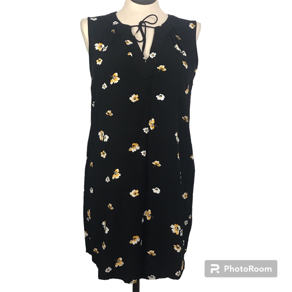 Old Navy Sleeveless blouson Women’s Size L Color Black Floral pullover pre owned